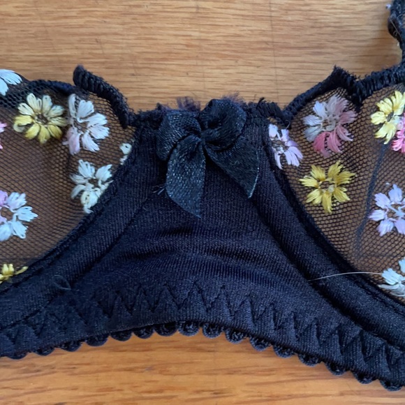 Small black sheer floral print bra - Picture 3 of 4